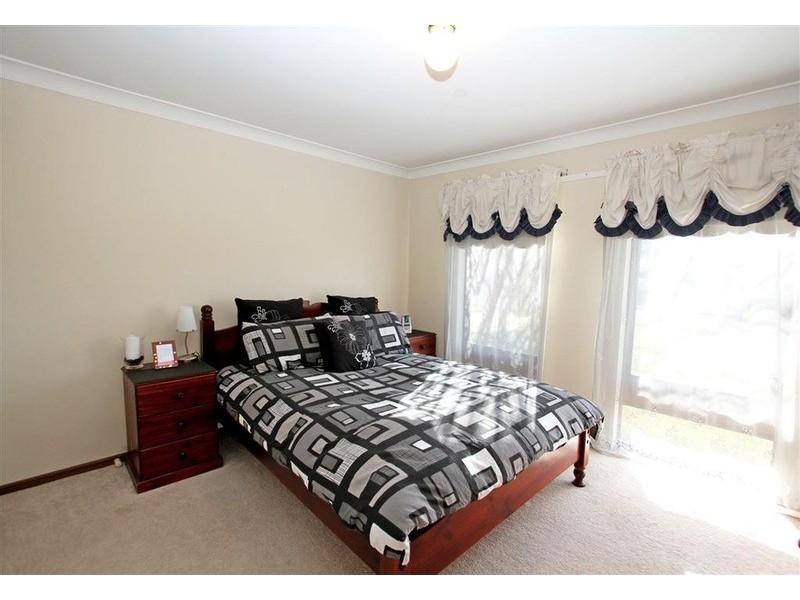 67 Undurra Drive, Glenfield Park NSW 2650