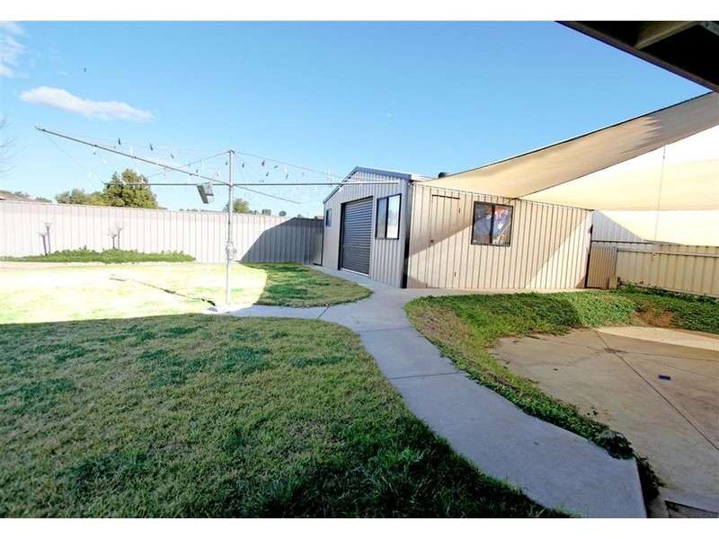 67 Undurra Drive, Glenfield Park NSW 2650