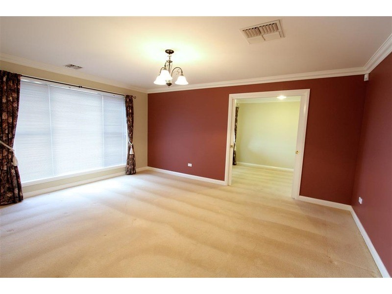 71 Simkin Crescent, Kooringal NSW 2650