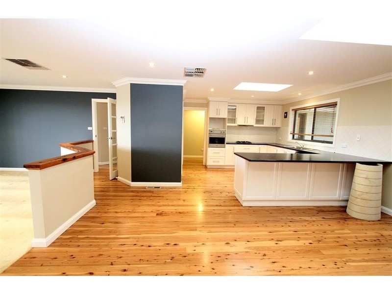 71 Simkin Crescent, Kooringal NSW 2650