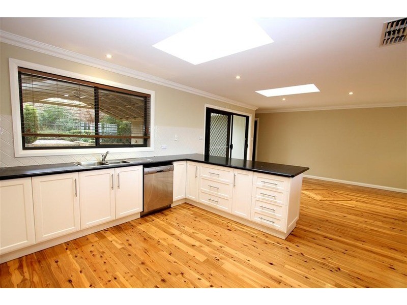 71 Simkin Crescent, Kooringal NSW 2650