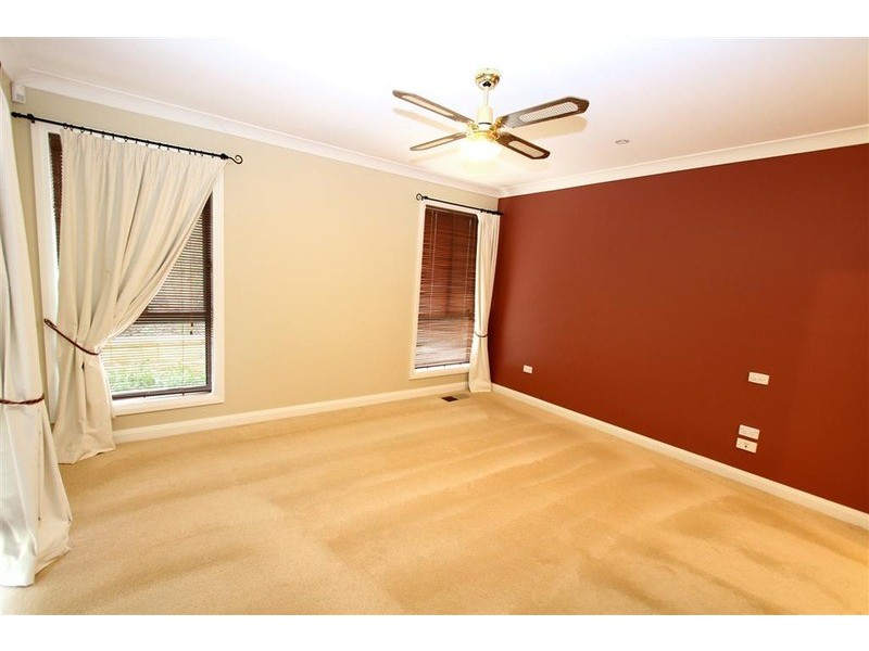 71 Simkin Crescent, Kooringal NSW 2650
