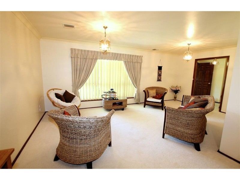 4 Vanda Street, Lake Albert NSW 2650