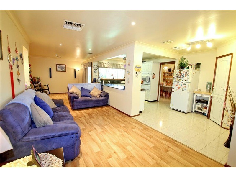 4 Vanda Street, Lake Albert NSW 2650