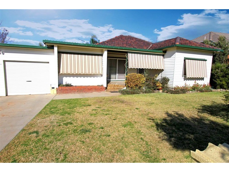32 The Boulevarde, Kooringal NSW 2650