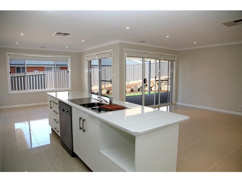 46 Yarrawah Crescent, Bourkelands NSW 2650