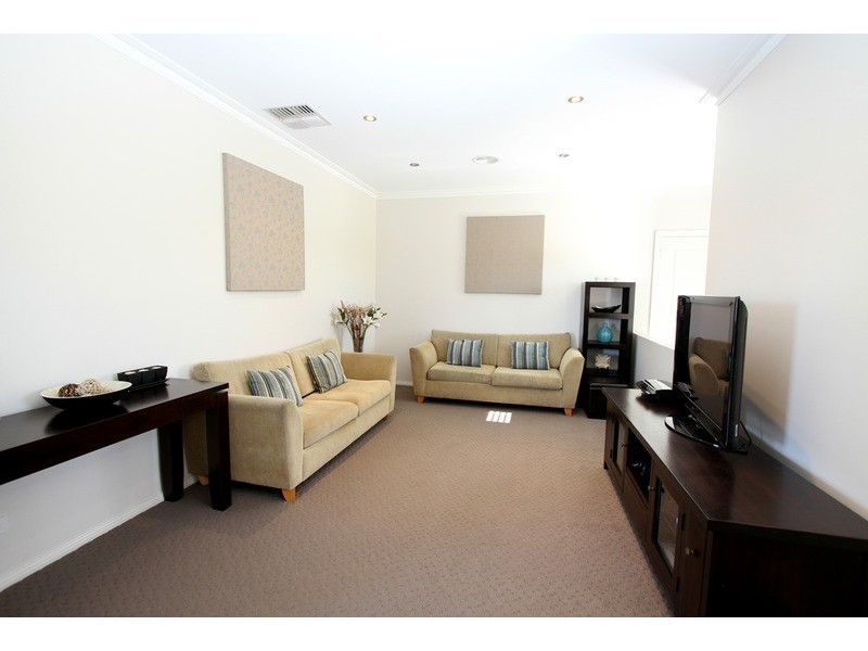 11 Monaro Court, Tatton NSW 2650