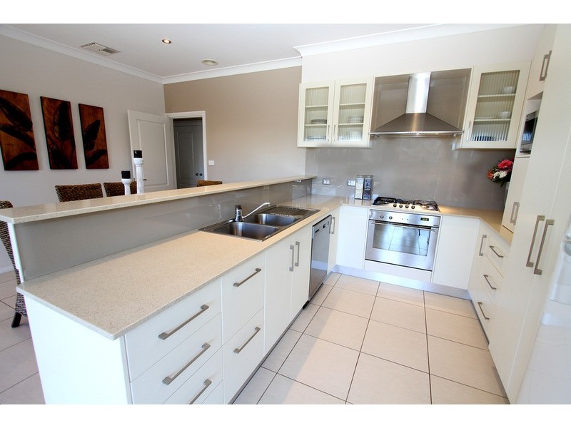 11 Monaro Court, Tatton NSW 2650
