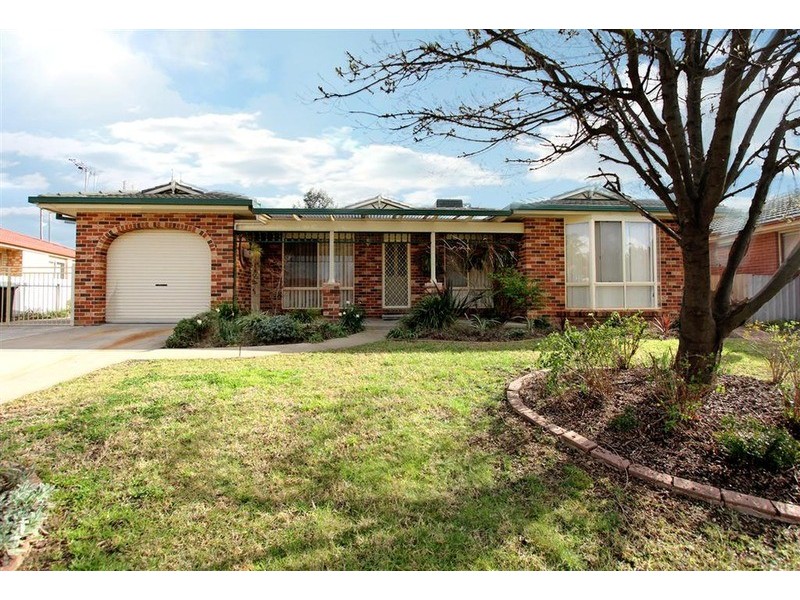 43 Kirrang Avenue, Glenfield Park NSW 2650