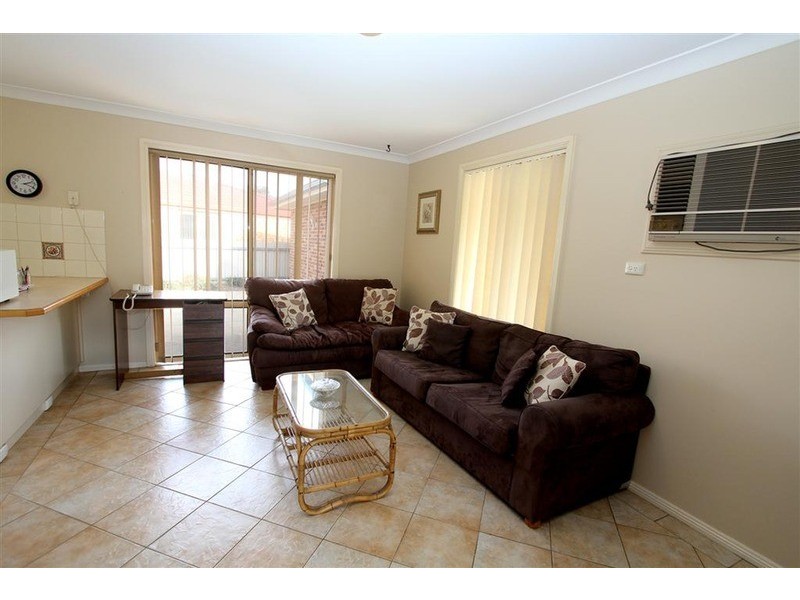 43 Kirrang Avenue, Glenfield Park NSW 2650