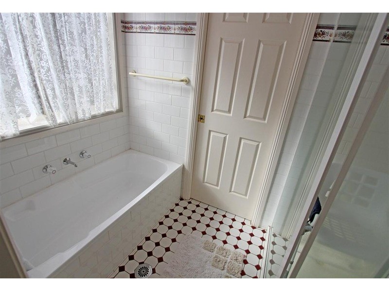 43 Kirrang Avenue, Glenfield Park NSW 2650