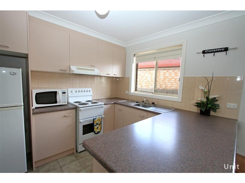 43 Kirrang Avenue, Glenfield Park NSW 2650