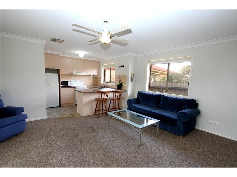 43 Kirrang Avenue, Glenfield Park NSW 2650