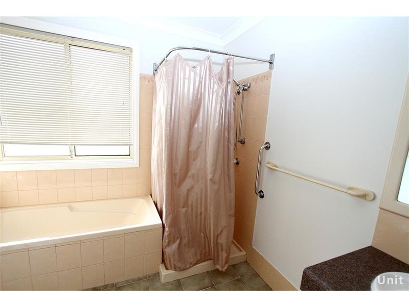 43 Kirrang Avenue, Glenfield Park NSW 2650