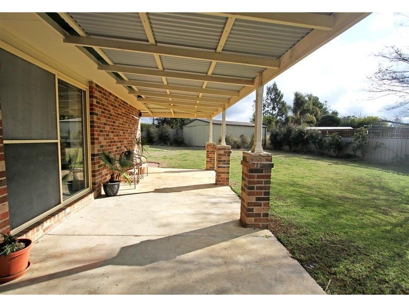 43 Kirrang Avenue, Glenfield Park NSW 2650