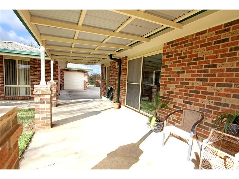 43 Kirrang Avenue, Glenfield Park NSW 2650