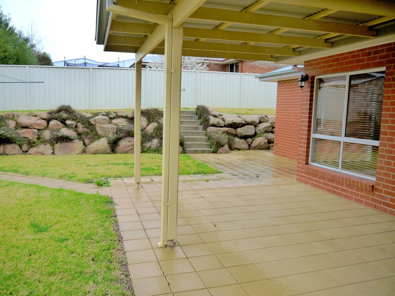 6 Lyndoch Place, Bourkelands NSW 2650