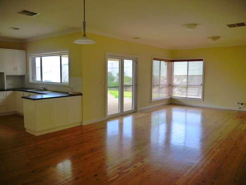 6 Lyndoch Place, Bourkelands NSW 2650