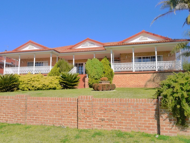 50 Lakehaven Drive, Wagga Wagga NSW 2650
