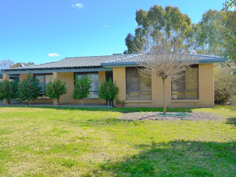 12 Naretha Street, Glenfield Park NSW 2650