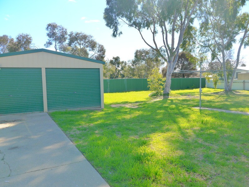 12 Naretha Street, Glenfield Park NSW 2650