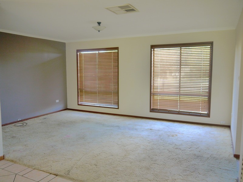 12 Naretha Street, Glenfield Park NSW 2650