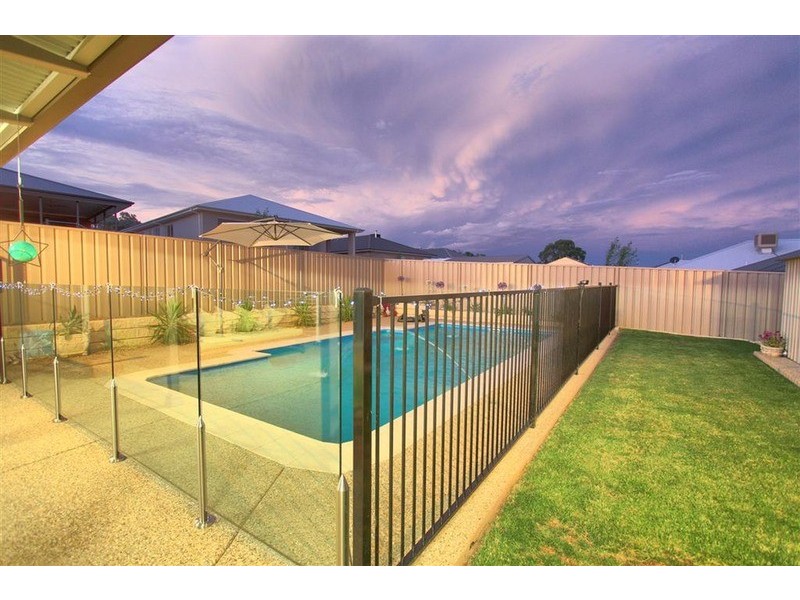 2/2 Clarence Place, Tatton NSW 2650