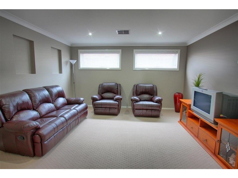 2/2 Clarence Place, Tatton NSW 2650
