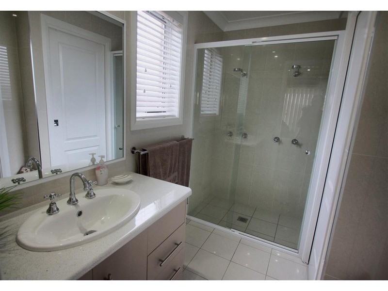 2/2 Clarence Place, Tatton NSW 2650