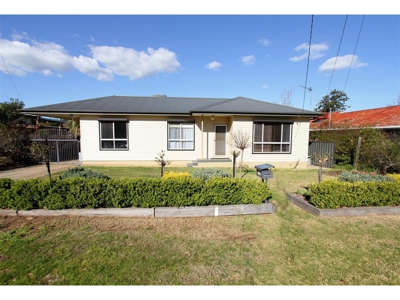 139 Grove Street, Kooringal NSW 2650