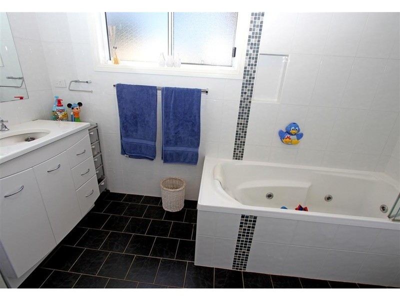 139 Grove Street, Kooringal NSW 2650