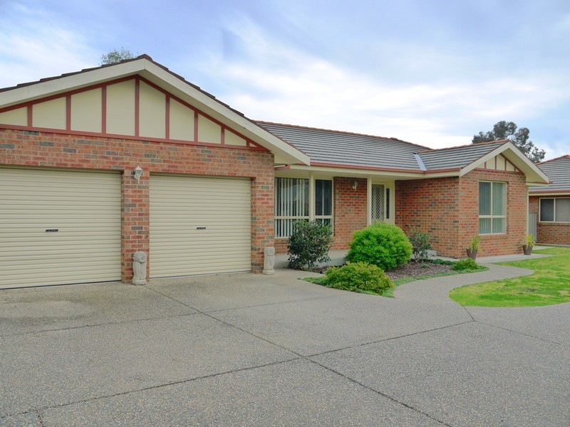 1/3a Lake Street, Lake Albert NSW 2650