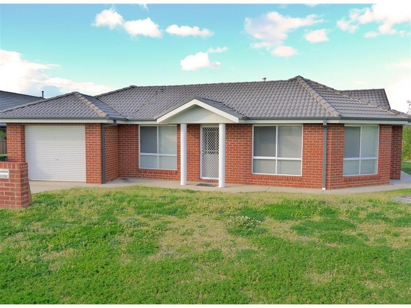 1/12 Illuera  Road, Bourkelands NSW 2650