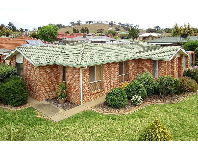 111 Balleroo Crescent, Glenfield Park NSW 2650