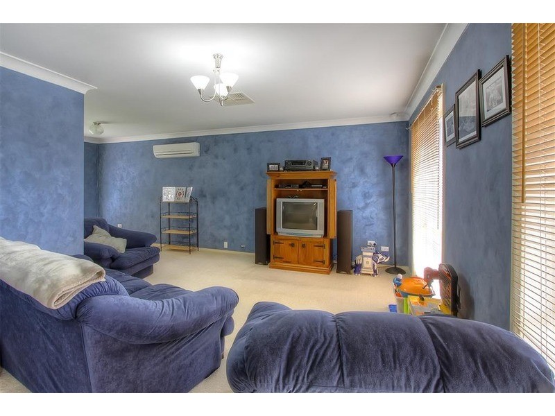 111 Balleroo Crescent, Glenfield Park NSW 2650