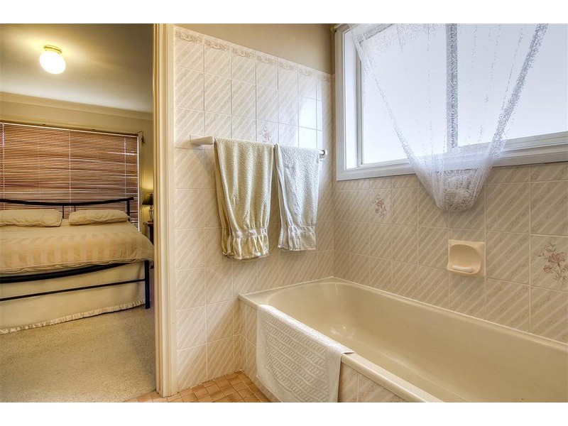 111 Balleroo Crescent, Glenfield Park NSW 2650