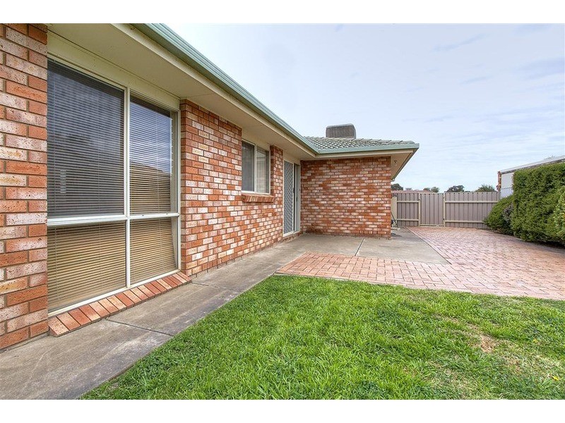 111 Balleroo Crescent, Glenfield Park NSW 2650