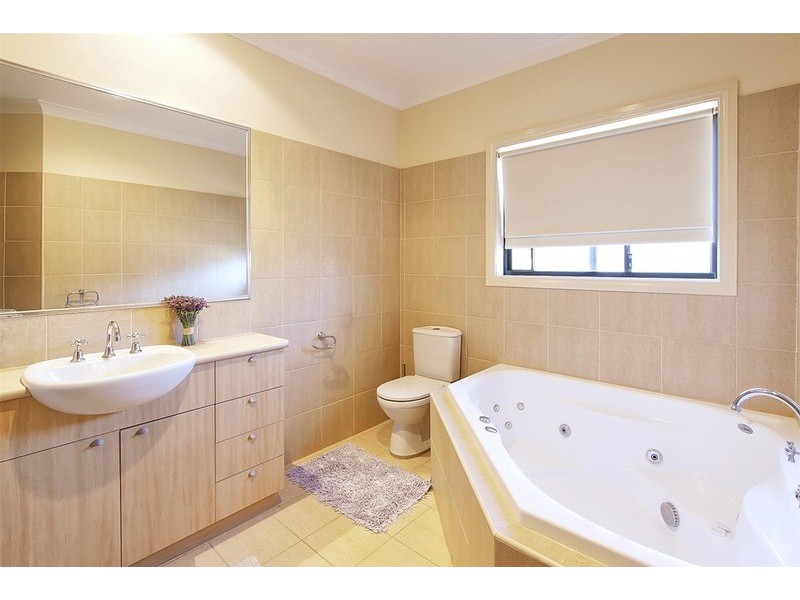 4  Wombeyan Place, Tatton NSW 2650