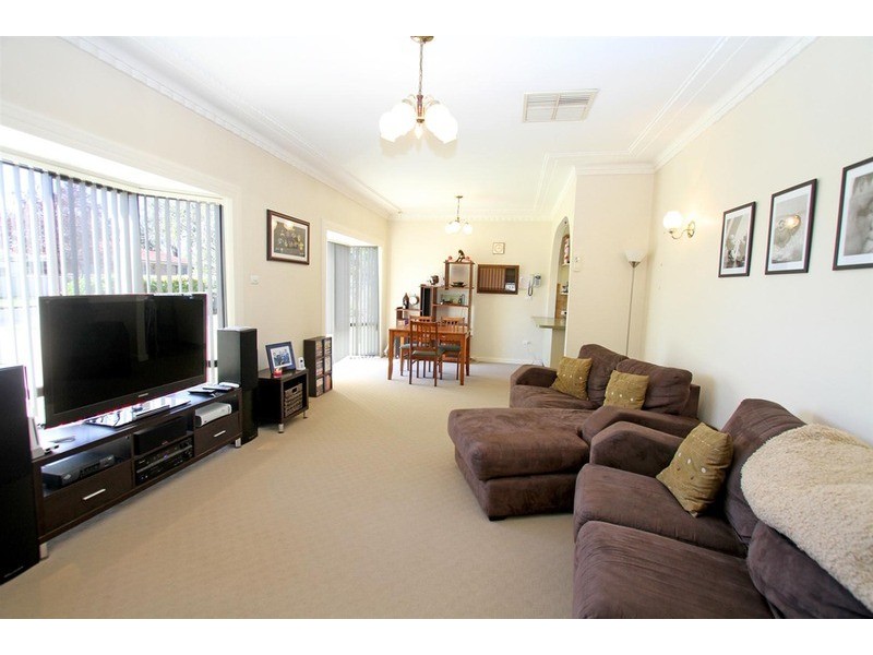 2  Huthwaite  Street, Mount Austin NSW 2650