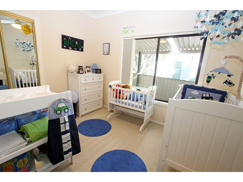 2  Huthwaite  Street, Mount Austin NSW 2650