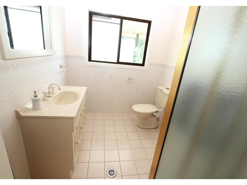 2  Huthwaite  Street, Mount Austin NSW 2650