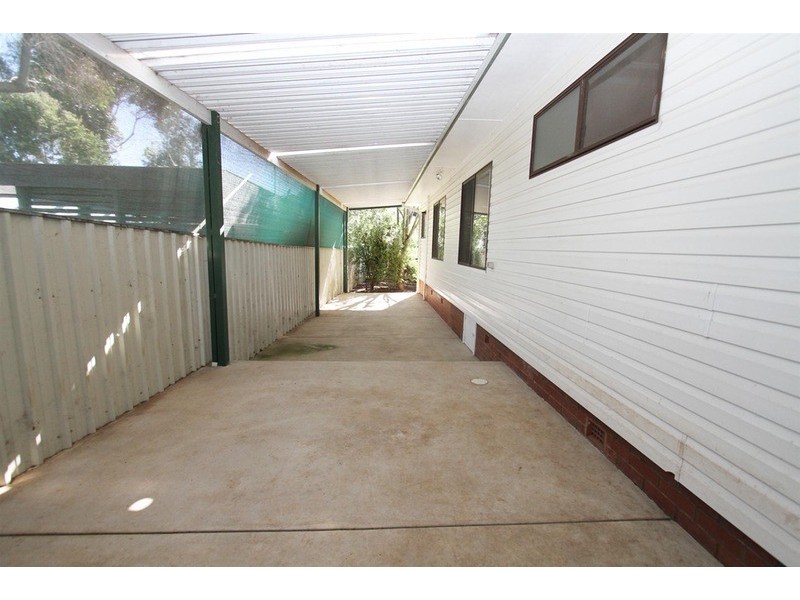 2  Huthwaite  Street, Mount Austin NSW 2650