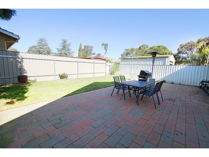 2  Huthwaite  Street, Mount Austin NSW 2650
