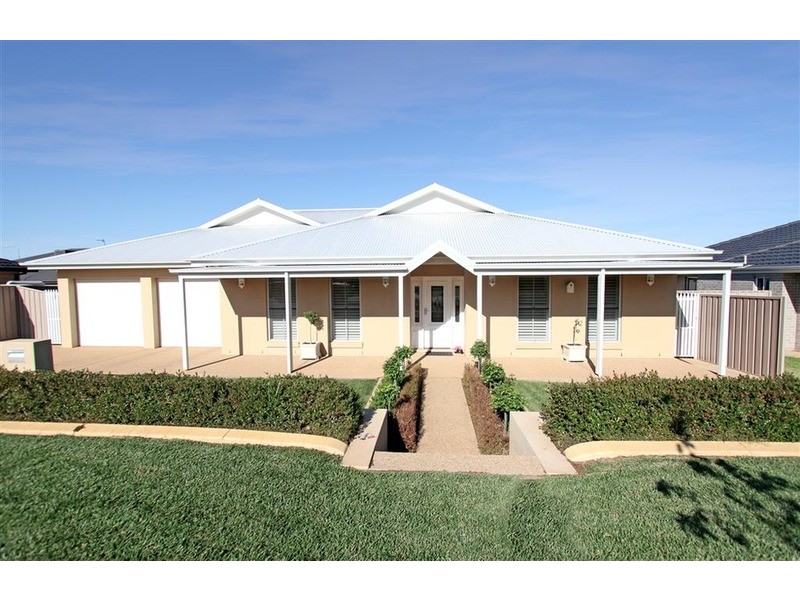 2 Hammersley  Street, Tatton NSW 2650