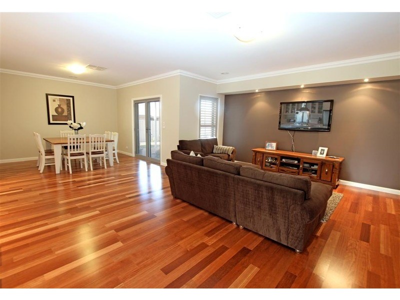 2 Hammersley  Street, Tatton NSW 2650