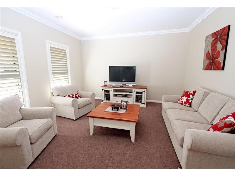 2 Hammersley  Street, Tatton NSW 2650