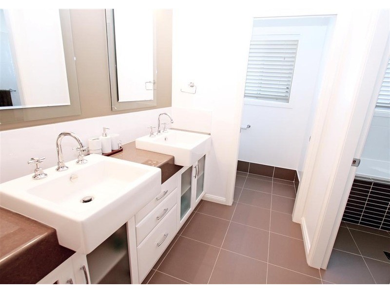 2 Hammersley  Street, Tatton NSW 2650