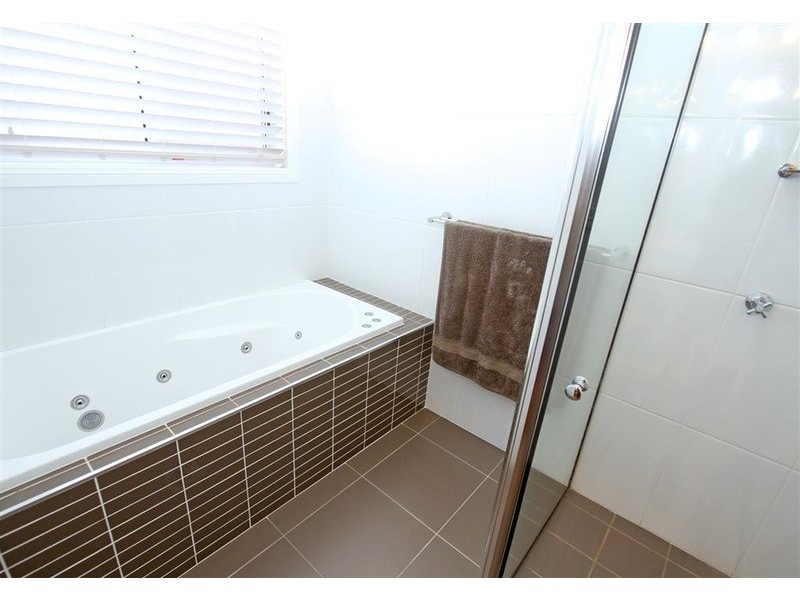 2 Hammersley  Street, Tatton NSW 2650