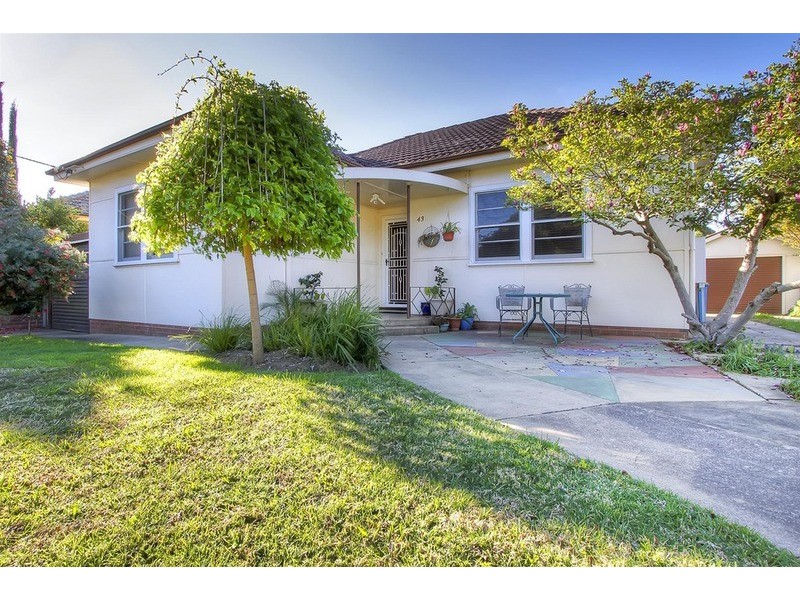 43 Urana Street, Turvey Park NSW 2650