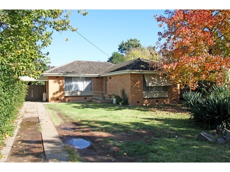 8 Thomas  Street, Wagga Wagga NSW 2650